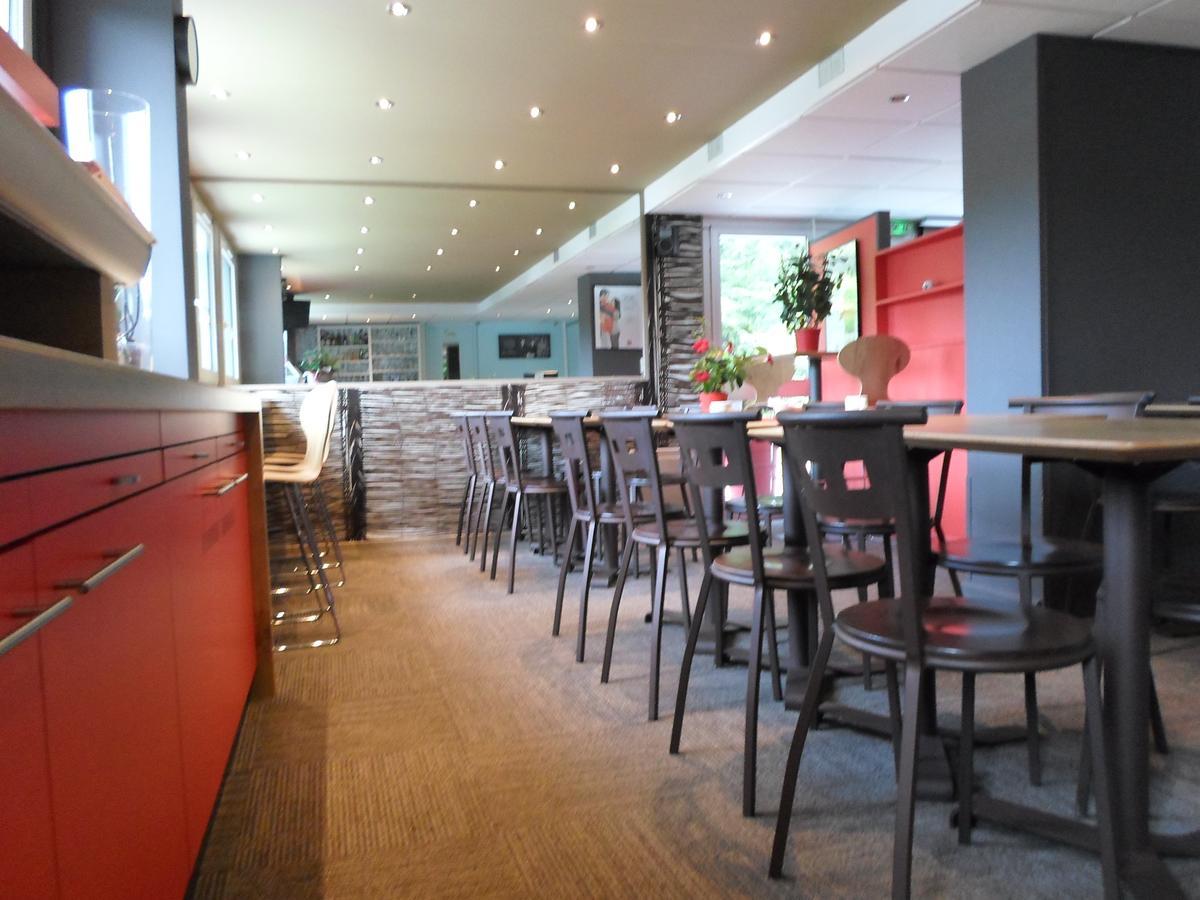 里斯堂德莫尼宜必思酒店 Fourmies 外观 照片