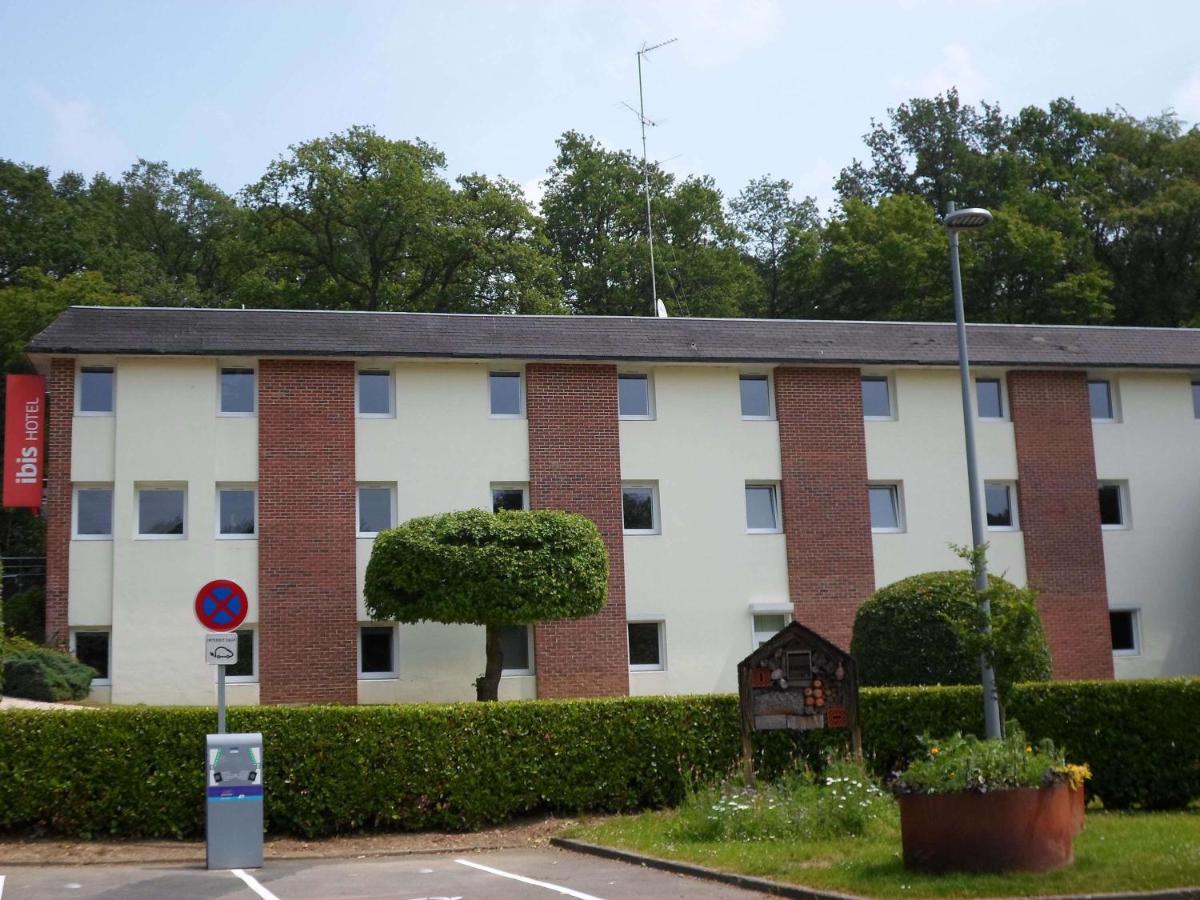 里斯堂德莫尼宜必思酒店 Fourmies 外观 照片